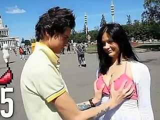 สาวสัมผัสในที่สาธารณะ
