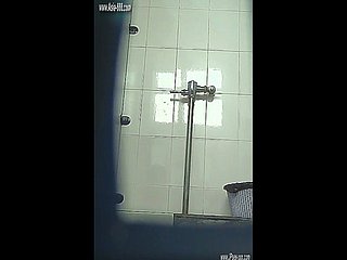 Ragazze cinesi vanno a toilet.123