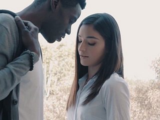 Private eye pallida fidanzata Emily Willis è felice ogni volta che lei cavalca football BBC
