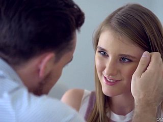 Khá cô gái với một âm hộ ẩm ướt chặt chẽ bị đập trên giường