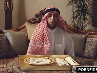 Arabska żona karane przez męża