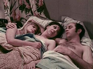 Nemiche amiche insegnare il sesso la figliastra vergine