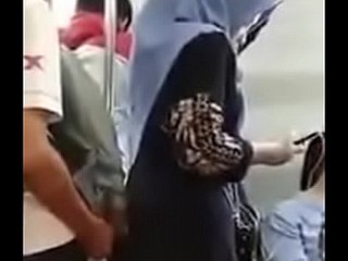 nunjukin kontol di รถบัส