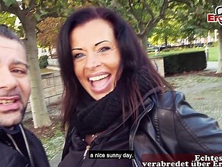 Openbare knipperen date met grote tieten milf
