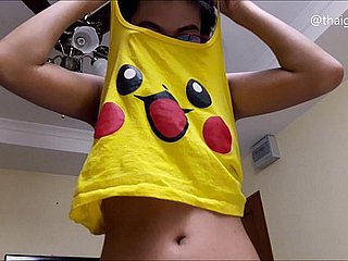 Camgirl tuổi teen châu Á hỏi 'bạn sẽ làm gì khi bạn đụ cô ấy?', Dải khỏa thân