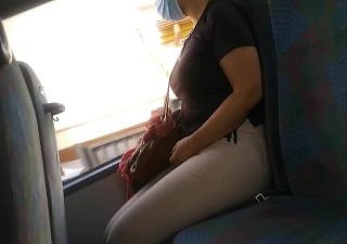 (حافلة عامة محفوفة بالمخاطر) اللسان الهواة من شخص غريب !!!