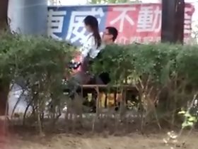 에게 붙잡혀