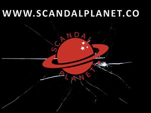 أليسا ميلانو عاري في فيلم الحدود الخارجية - ScandalPlanet