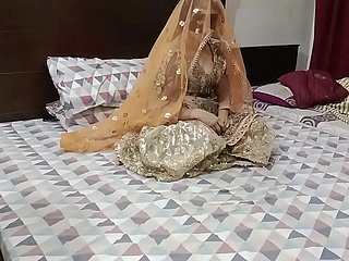 Pareja sexo hardcore en frigid noche de bodas