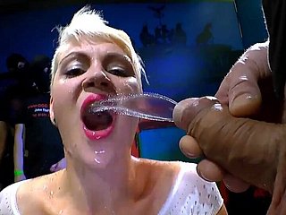 Unusual Moms Hardcore Gangbang Pissing tôn sùng