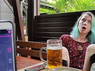Op afstand orgasme Controle van mijn stiefzuster relating to pub!