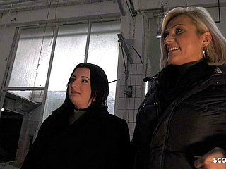MILF allemand Tatjana Young et Teen Elisa18 parlent à Swinger Foursome