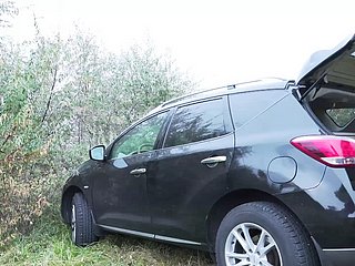 Rijpe moeder neukt with alle gaten buiten