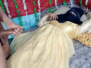 أصفر يرتدي ملابس العروس كس سخيف هاردسكس مع ديسي الهندي ديك كبير على xvideos الهند xxx