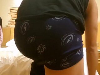 Chińska dama biurowa ma randkę seksu z nieznajomym.