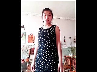 مفاجأة! طالب جامعي صيني لديه ثدي رائع!