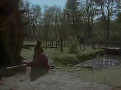 Bangsawan mengongkek seorang wanita petani