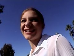 Aurora Stooge Gangbanged und Parrot Analed