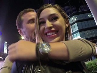 التقطت متعرجا مثير الح Nympho Kleio Valentien هو مارس الجنس في الفندق