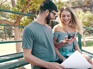 التقطت لدودة الكتب الملتحية في الحديقة مفلس غابي كارتر يعطيه titjob