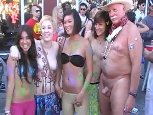 Nudo close to pubblico