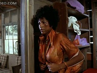 Gila-gilaan Buah Dada Malignant Sayang Pam Grier Melepaskan Ikatan Dirinya Dengan Pakaian Robek