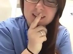 Big Redhead pielęgniarka Shows Off