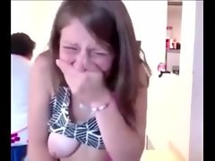 ابنة لها النشوة الصامتة والنافورات