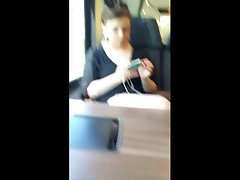 gadis di hadapan saya di kereta