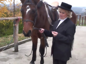 Effie aka Francsina masturbeert stabiel