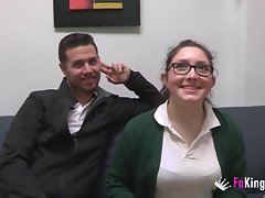Nuovo Scandalo! Lei scappa da scuola