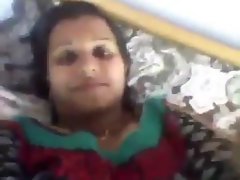 فتاة هندية تظهر بوسها 4 BF لها