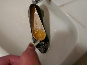 Моча в женах высокого каблука (Peep Toe)