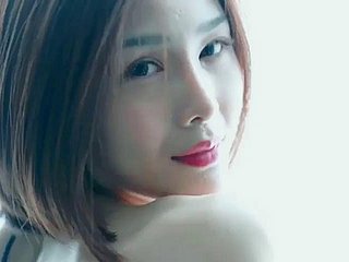 De hoogwaardige internetberoemdheid Yan Panpan heeft een perfect figuur met een grote bil en een badkuip. Het zit vol verleiding. Chinees model met grote tieten naakt