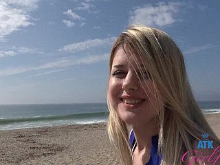 Blonde studente geniet forefront ruwe seks - Dez Hansen
