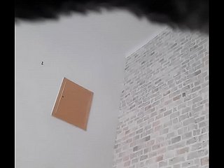 Una telecamera nascosta mi ha ripreso mentre mi massaggiavo il cazzo grosso