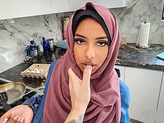 Arabska MILF musi się czegoś nauczyć
