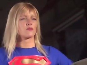 میں Supergirl پر قبضہ کر لیا اور internee ہے
