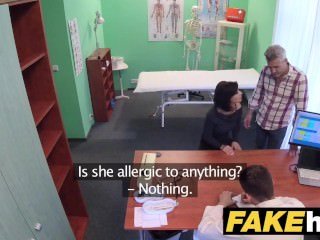 가짜 병원 체코 의사 흥분 부정 행위를 통해의 cums 꽉 음부를 wifes
