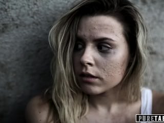 TABOO بيور بلا مأوى في سن المراهقة العذراء يحصل CREAMPIE غير المرغوب فيها
