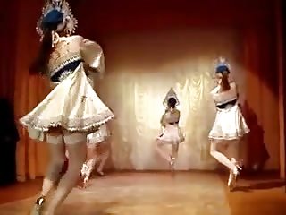 Pulchritude ragazze stanno ballando.