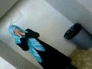 Arab XXX Academy Partisan rivela il suo patrimonio a BF