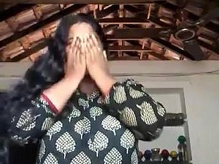 hot mallu aunty saftiges chest Strippen zeigt