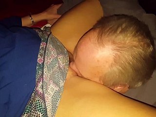 Cuck i żona razem lizać Bullfriend