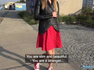 Bring out Intermediary Она pantyless и трахается жесткий