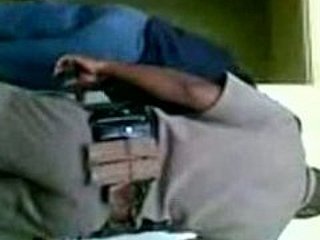 پولیس اہلکار اور ایک وارڈن