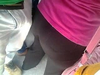 gropping الحمار في الحافلة