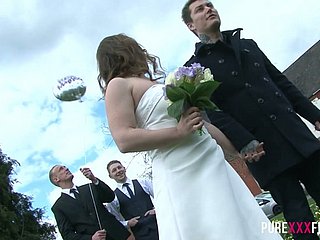 เจ้าบ่าวสามีซึ่งภรรยามีชู้สนุกกับการดูว่าเพื่อน fucks ภรรยาในอนาคตของเขา Stacey สราญ