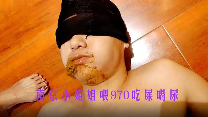 调教坐便器吃黄金喝圣水南京小姐姐喂吃屎喝尿.